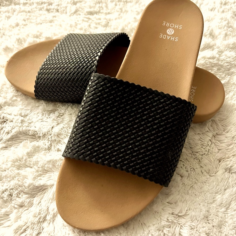Shade & Shore slides in black size 7. Super soft & cushiony.